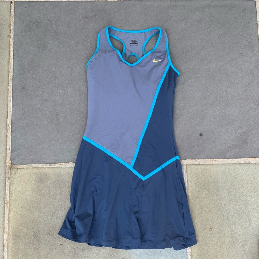 athletic tennis dress w built in bra (blue/gray)